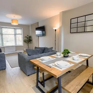 'station House' Cosy Renovated Family-friendly In Runcorn, Cheshire - Train Station Liverpool Chester Links, Brindley Theatre Holiday home