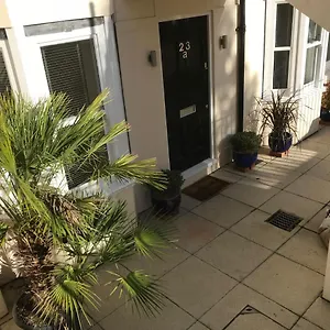 Clarence Square Apartment Brighton